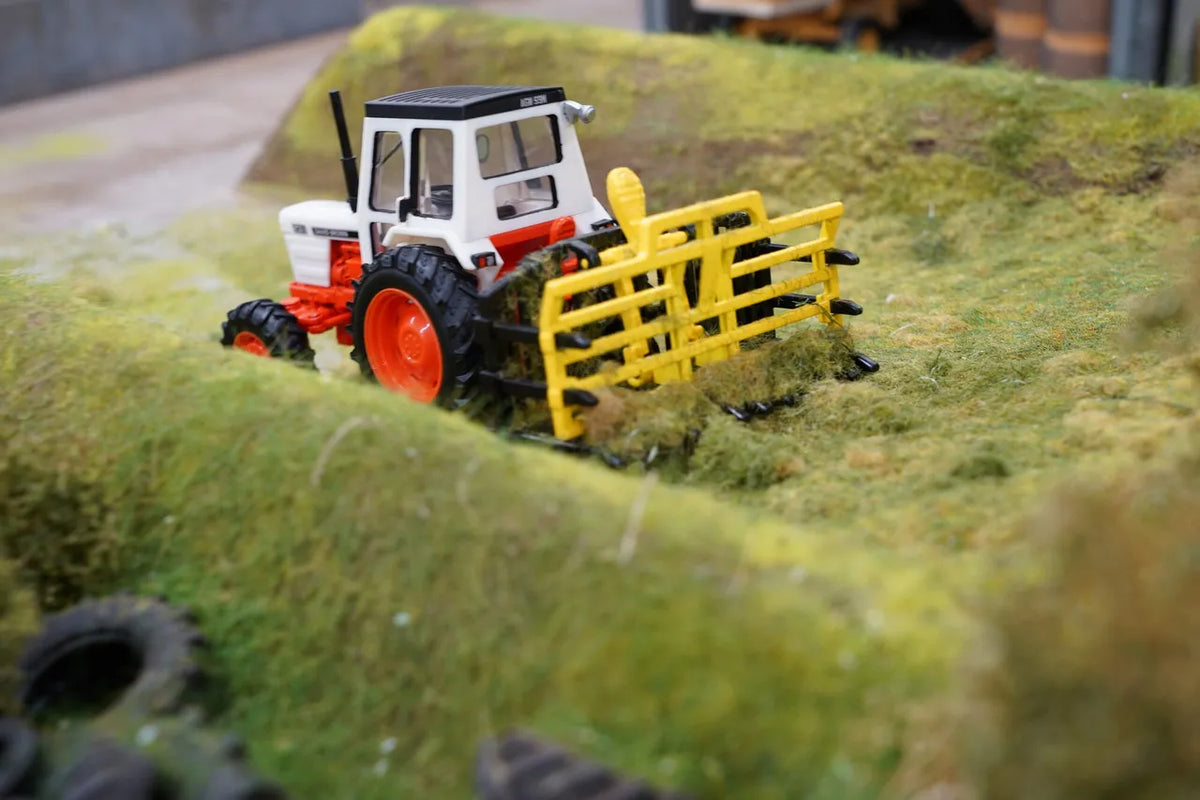 Britains Front Buck Rake - 1:32 Scale