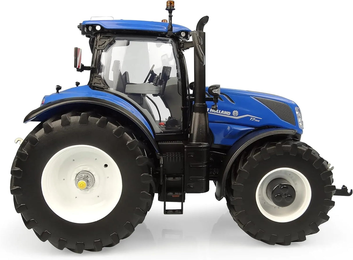 New Holland T7.300 Model Tractor 1:32 Scale Die‑Cast by Universal Hobbies