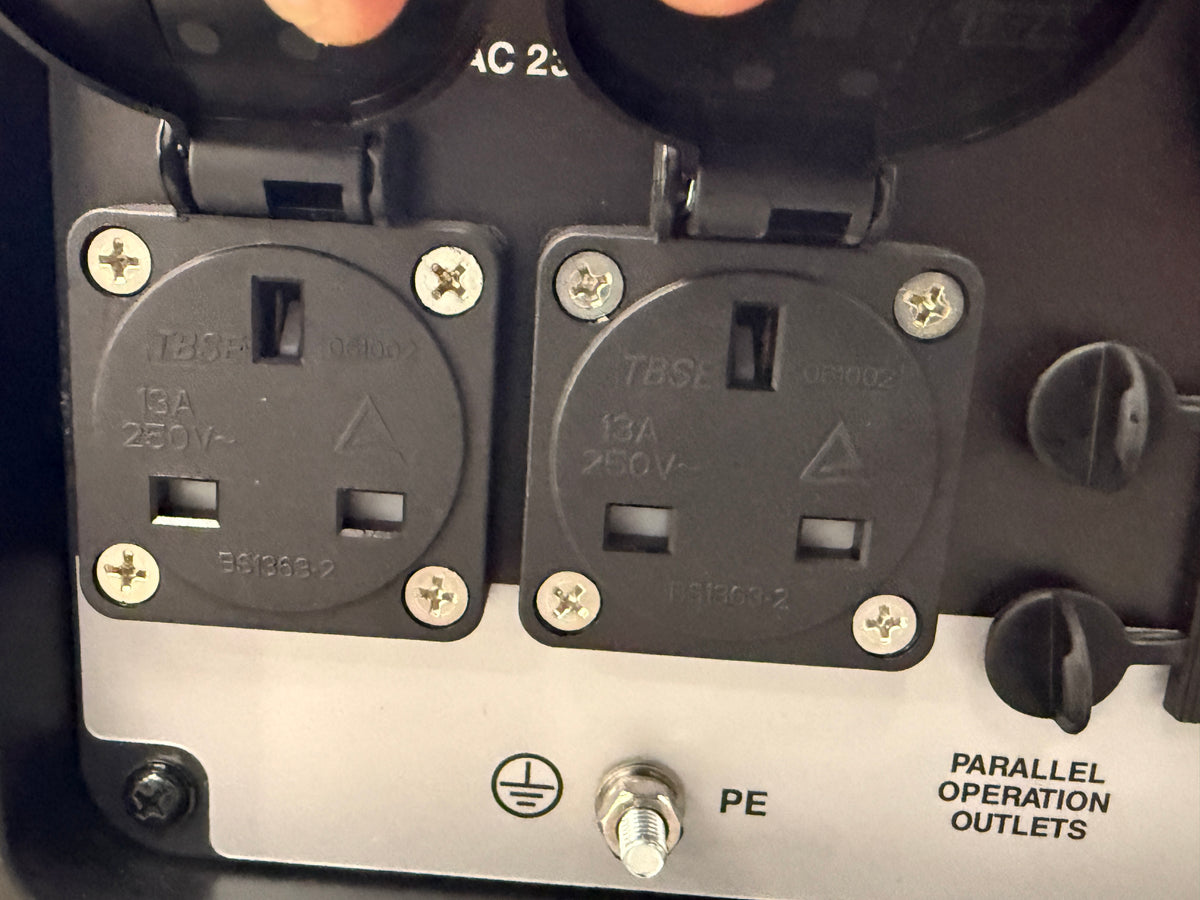 Victor GR4300IS 3.0KW / 3.75KVA Suitcase Invertor Generator