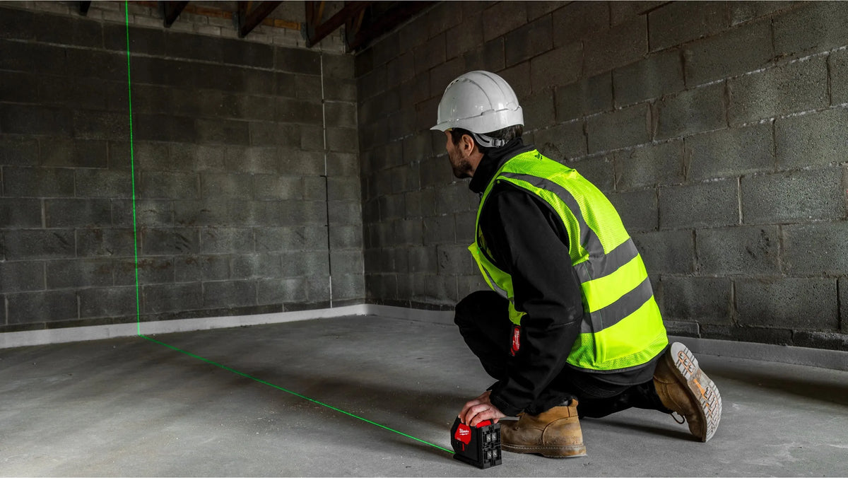 Milwaukee Alkaline Green Cross Line Laser CLL-C - 30m Range, Self-Levelling, Kitbox Included