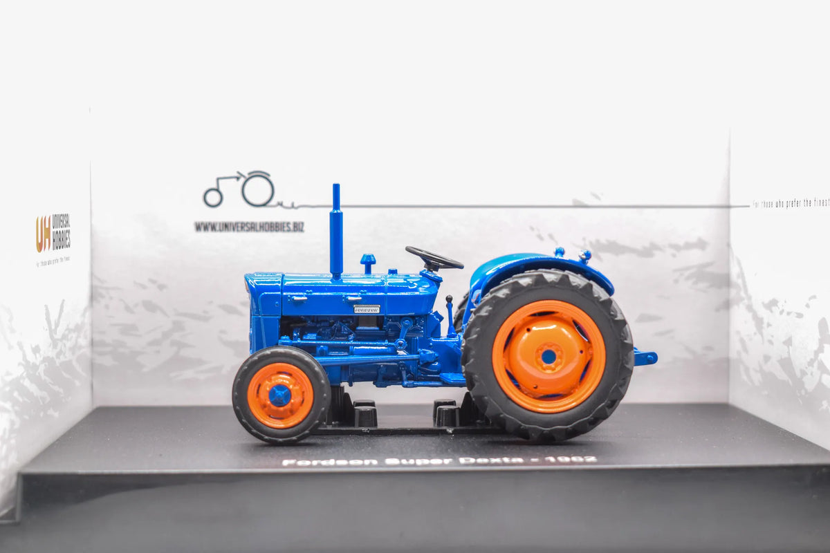 Fordson Super Dexta Model Tractor 1:32 Scale Die‑Cast by Universal Hobbies (1962)