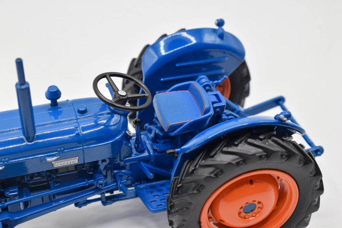 Fordson Super Dexta Model Tractor 1:32 Scale Die‑Cast by Universal Hobbies (1962)