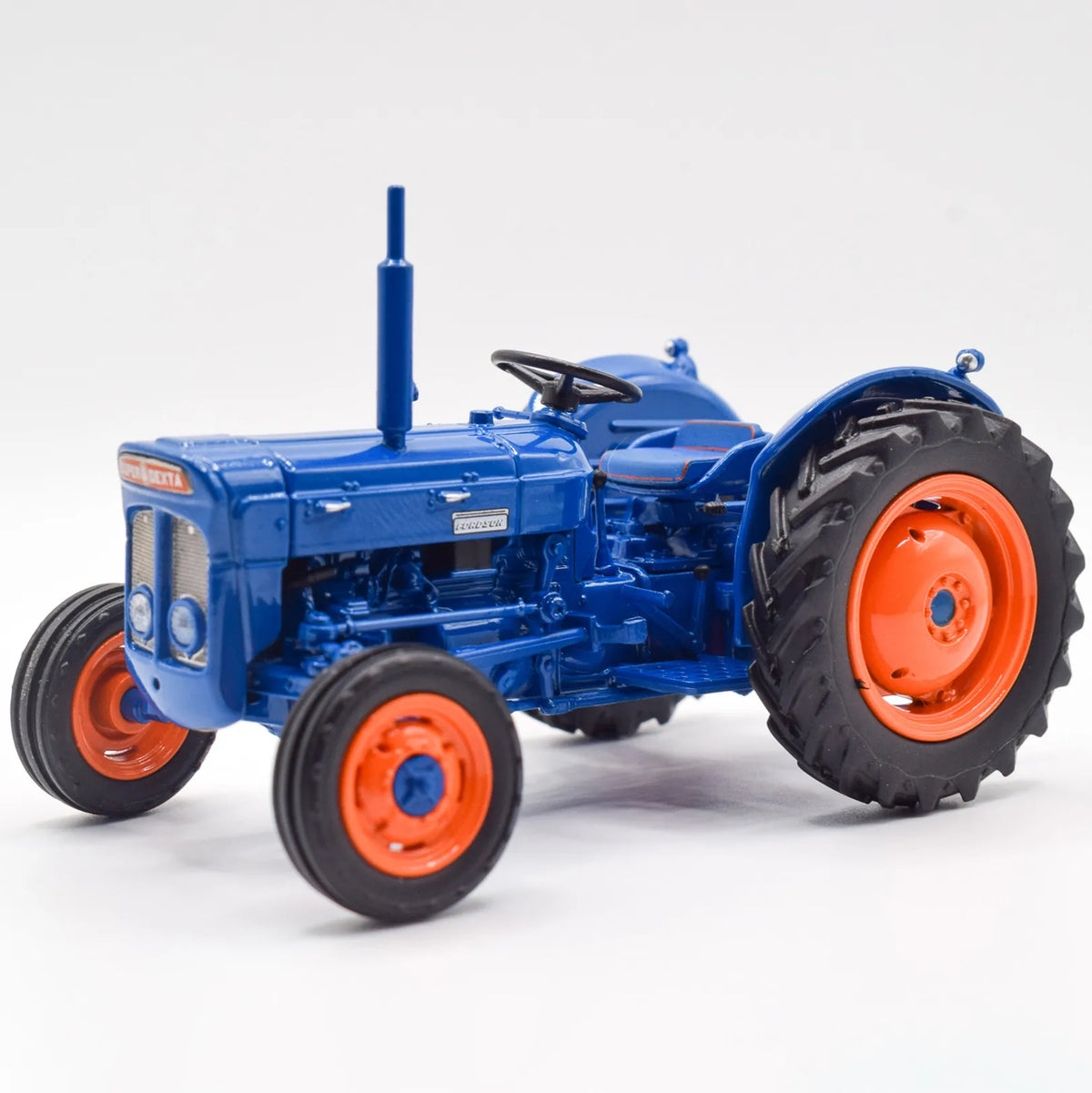 Fordson Super Dexta Model Tractor 1:32 Scale Die‑Cast by Universal Hobbies (1962)
