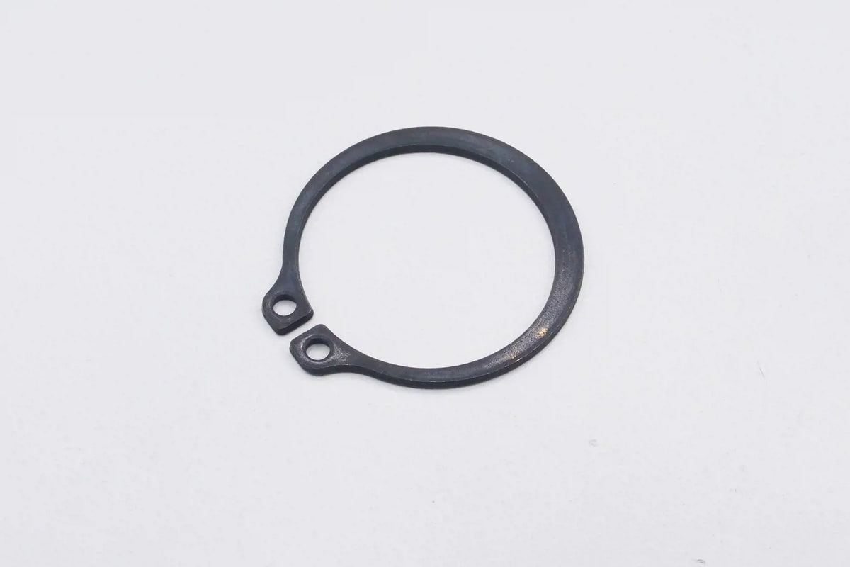 Kubota 04612-00320 External Circlip – Genuine Retaining Ring for Hydraulic & Lift Systems