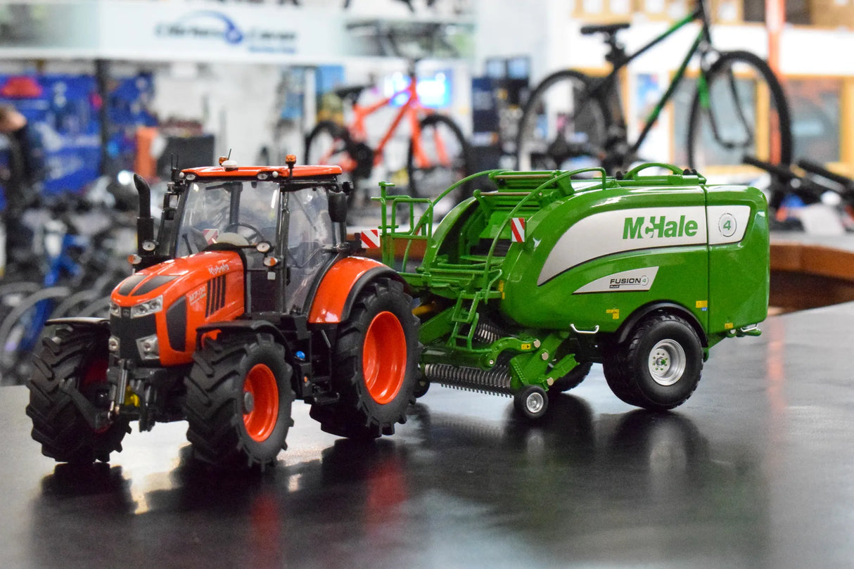 Kubota M7‑174 Model Tractor 1:32 Scale Die‑Cast with Weights by Universal Hobbies