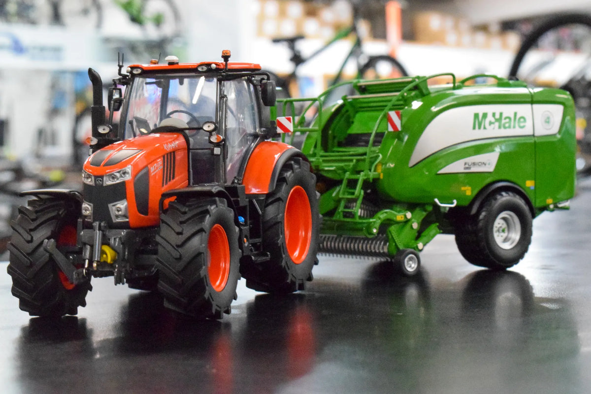 Kubota M7‑174 Model Tractor 1:32 Scale Die‑Cast with Weights by Universal Hobbies