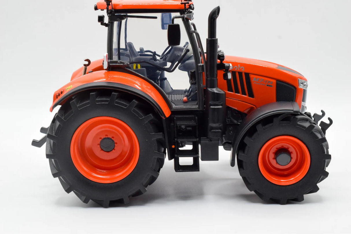 Kubota M7‑174 Model Tractor 1:32 Scale Die‑Cast with Weights by Universal Hobbies