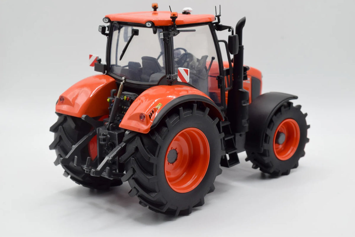 Kubota M7‑174 Model Tractor 1:32 Scale Die‑Cast with Weights by Universal Hobbies