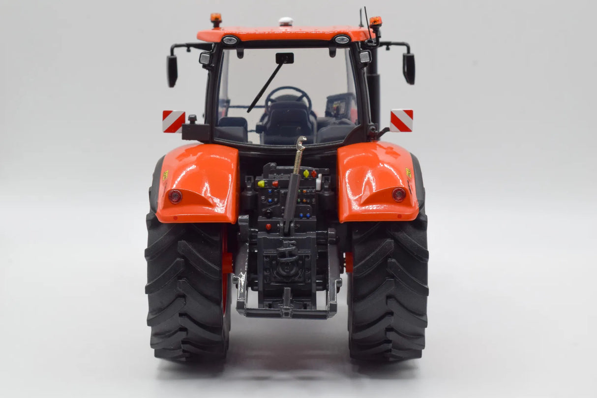 Kubota M7‑174 Model Tractor 1:32 Scale Die‑Cast with Weights by Universal Hobbies