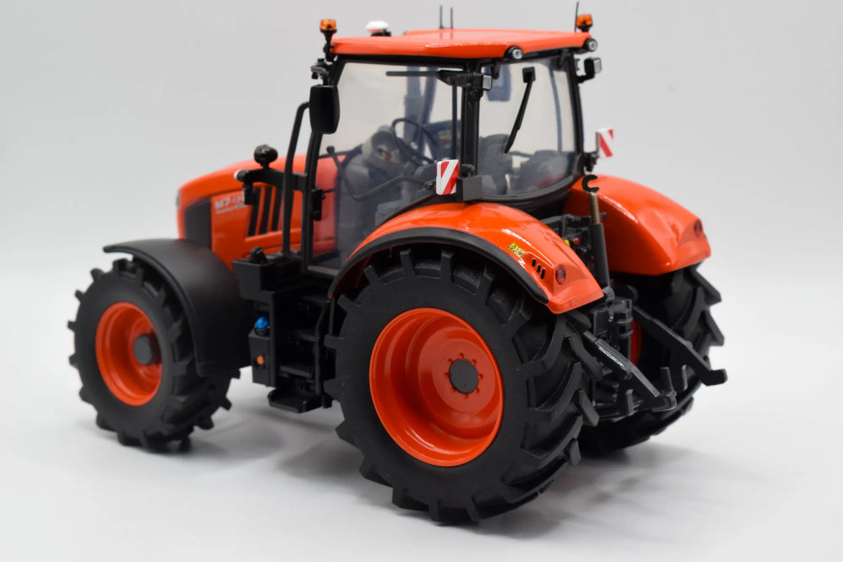 Kubota M7‑174 Model Tractor 1:32 Scale Die‑Cast with Weights by Universal Hobbies
