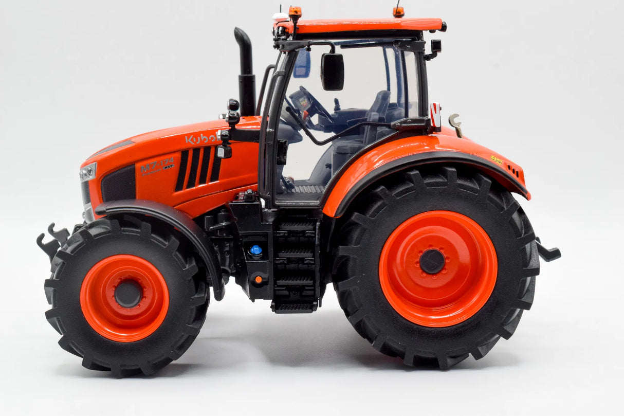 Kubota M7‑174 Model Tractor 1:32 Scale Die‑Cast with Weights by Universal Hobbies