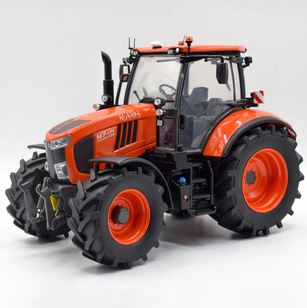 Kubota M7‑174 Model Tractor 1:32 Scale Die‑Cast with Weights by Universal Hobbies