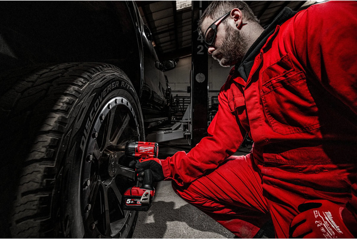 Milwaukee M18 FUEL ½″ Impact Wrench Kit - 881 Nm Torque, 2x 5.0Ah Batteries, Case & Charger