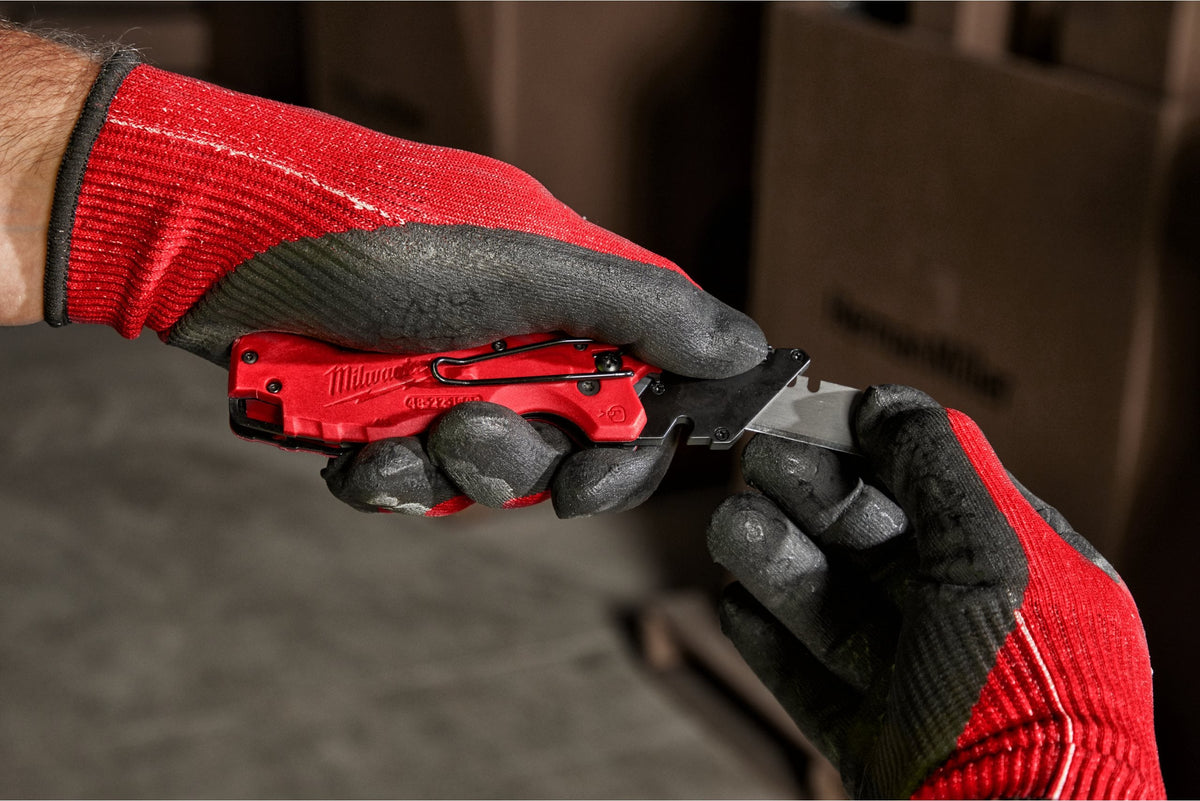 Milwaukee 6-in-1 Fastback Utility Knife | Bit Holder & Wire Stripper