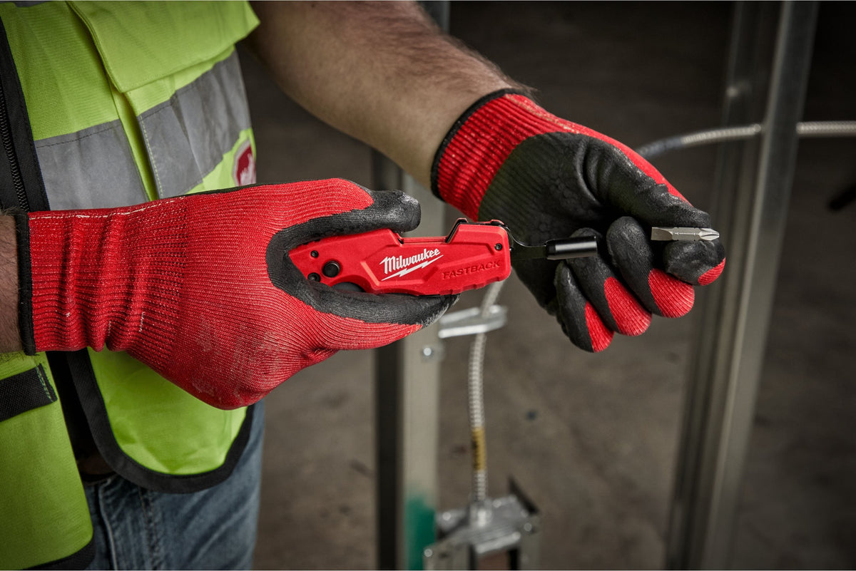 Milwaukee 6-in-1 Fastback Utility Knife | Bit Holder & Wire Stripper