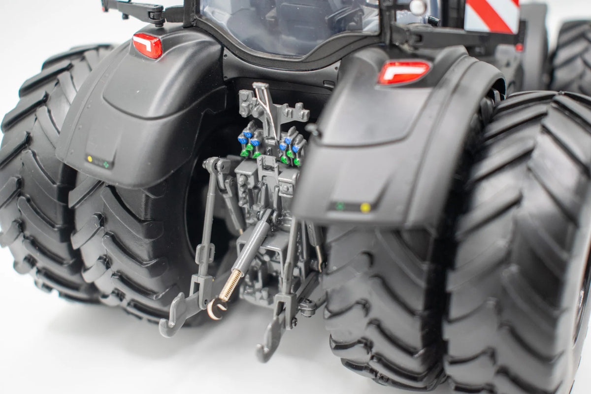 Valtra S416 Unlimited with double wheels matt black Model Tractor 1:32 Scale Die-Cast 4WD by Universal Hobbies