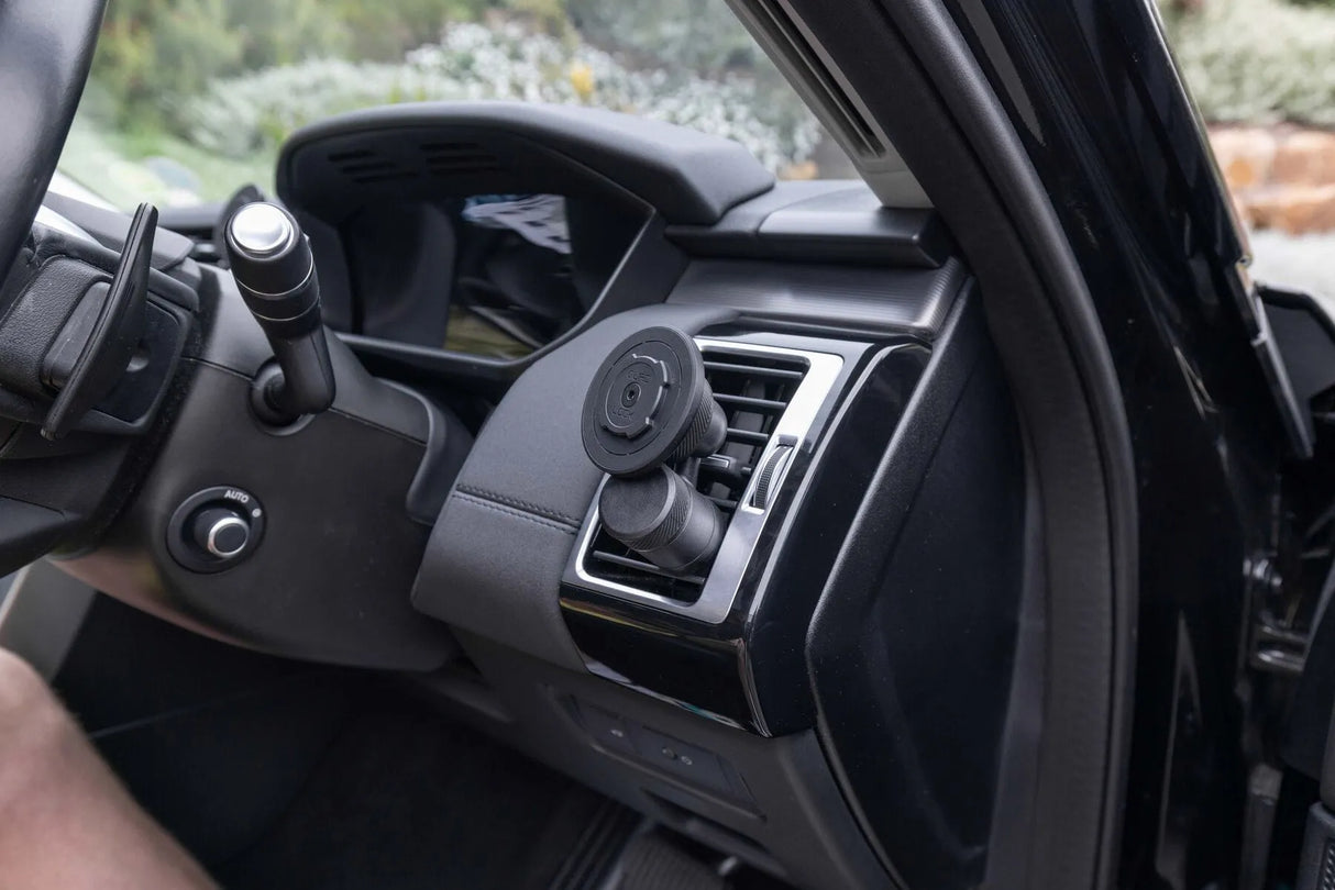 Quad Lock Vent Car Mount with Wireless Charging QLKMVNT - Secure Phone Mount for Optimal Viewing