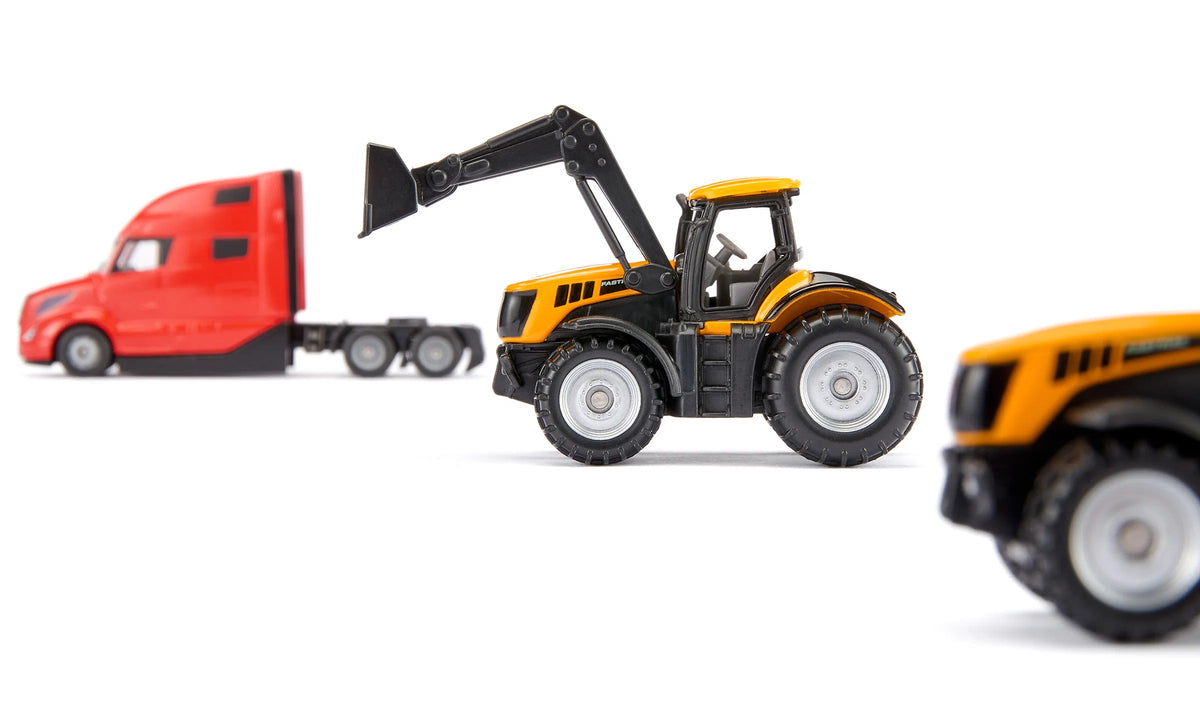 Siku Volvo Truck with JCB Tractors 1:87