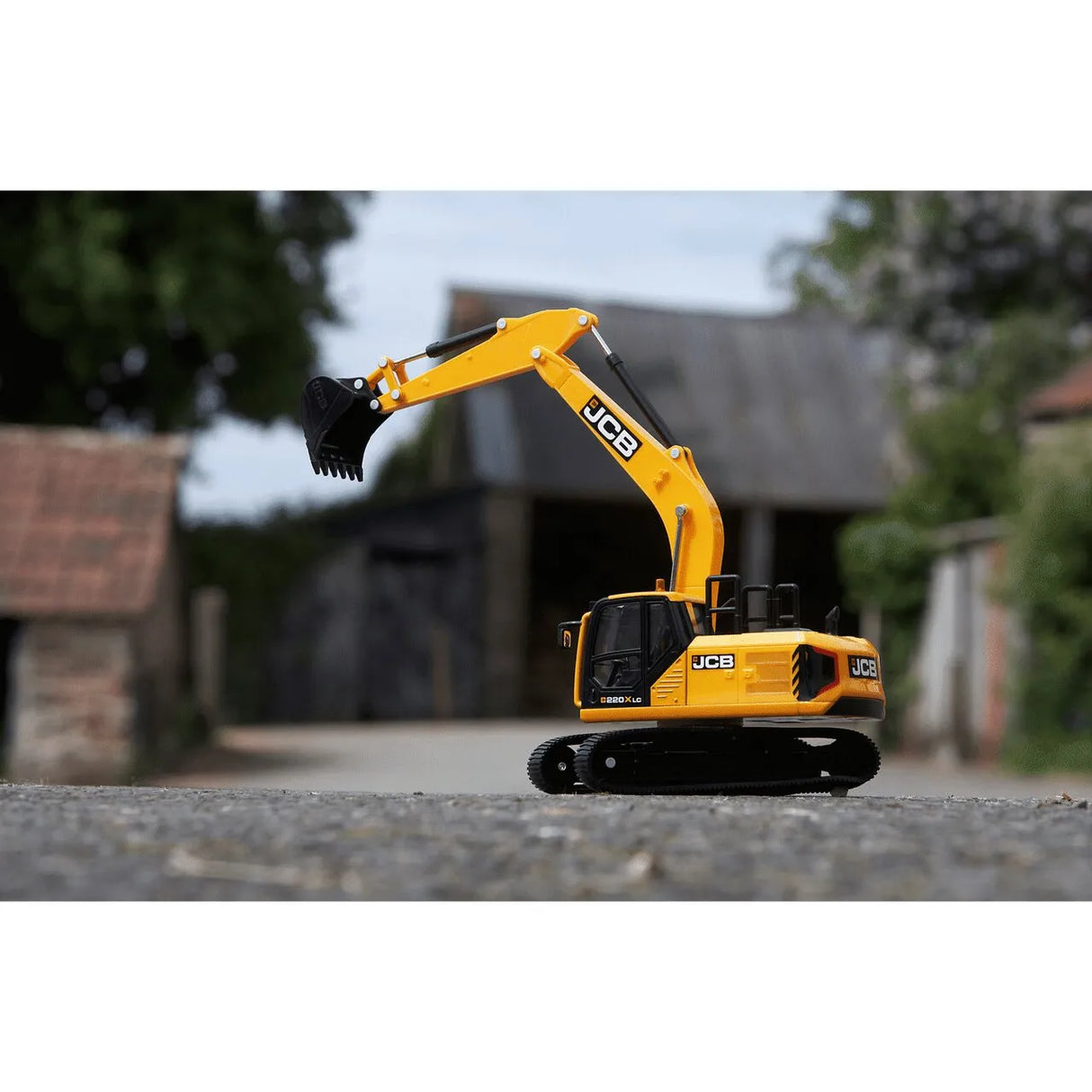 Britains JCB 220X Excavator - 1:32 Scale