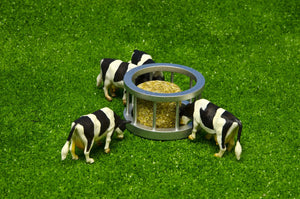 Kids Globe Cattle Feeder Set