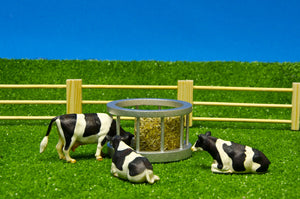 Kids Globe Cattle Feeder Set