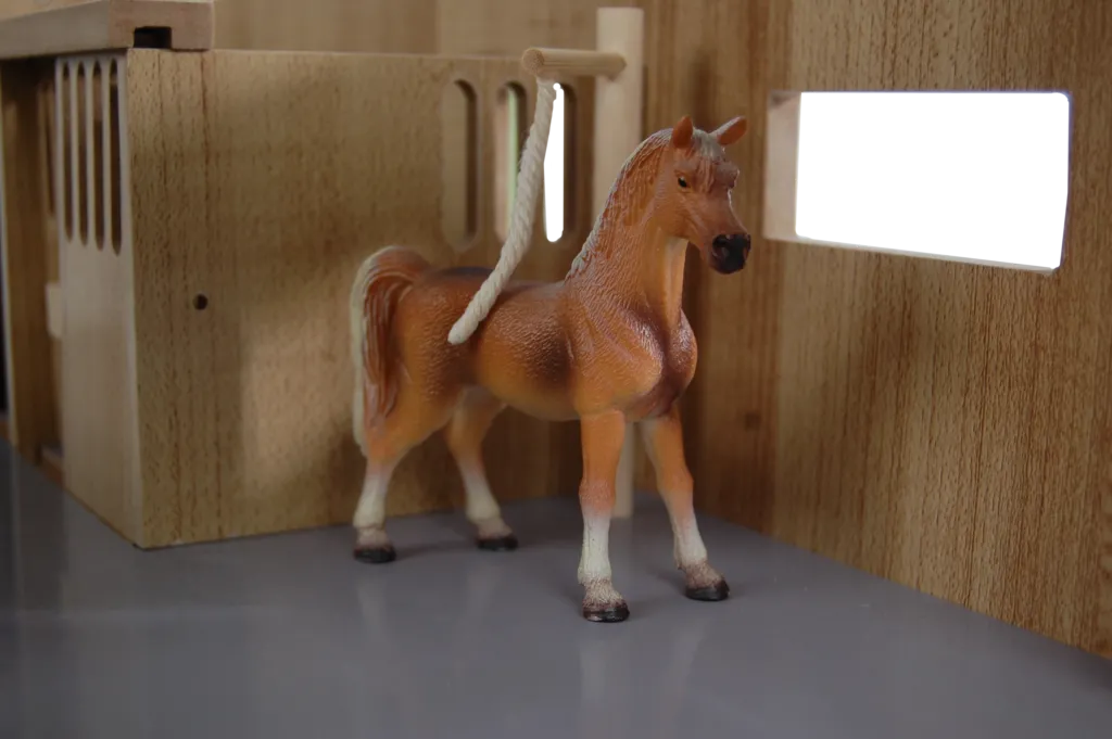 Kids Globe Horse Stable with 3 Boxes, Wash Box and Indoor Arena