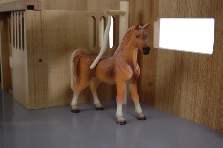 Kids Globe Horse Stable with 3 Boxes, Wash Box and Indoor Arena