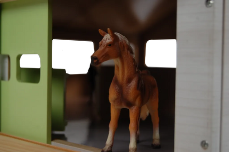 Kids Globe Horse Stable with 3 Boxes, Wash Box and Indoor Arena