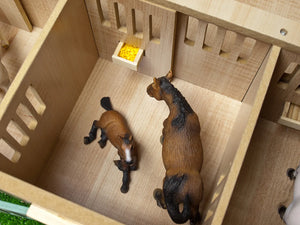 Kid Globe Horse stable with 7 Boxes
