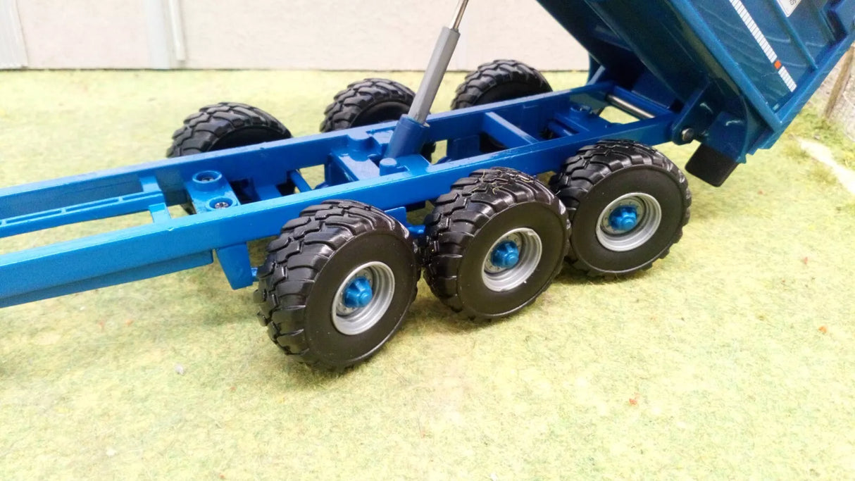 Britains 1:32 Scale Kane Tri-Axle Silage Trailer - Durable Halfpipe Silage Model Trailer