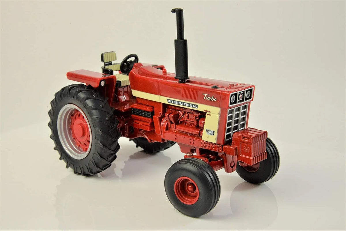 Britains 43294 Case International Harvester Farmall 1066 Model - 1:32 Scale Die-Cast Tractor