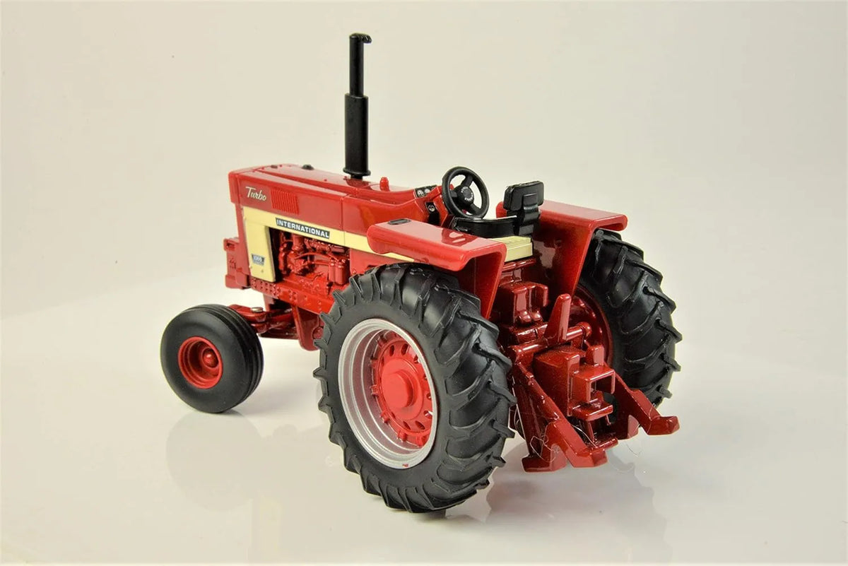 Britains 43294 Case International Harvester Farmall 1066 Model - 1:32 Scale Die-Cast Tractor