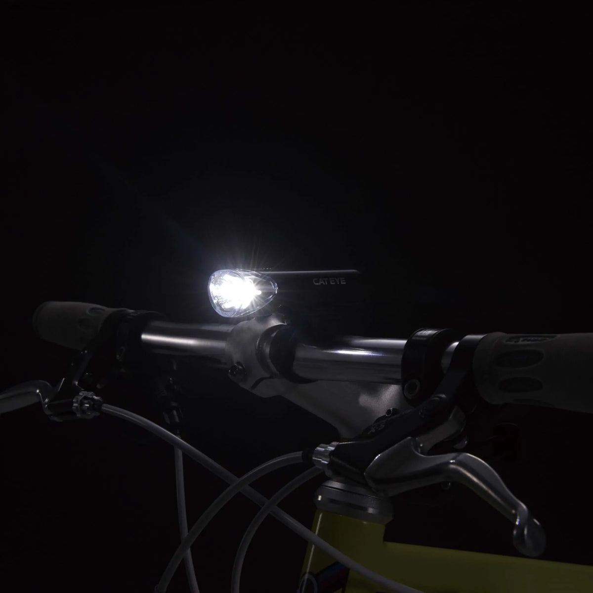 CatEye EL-135 / Omni 5 Bike Light Set - Front & Rear LED Lights | Long Battery Life