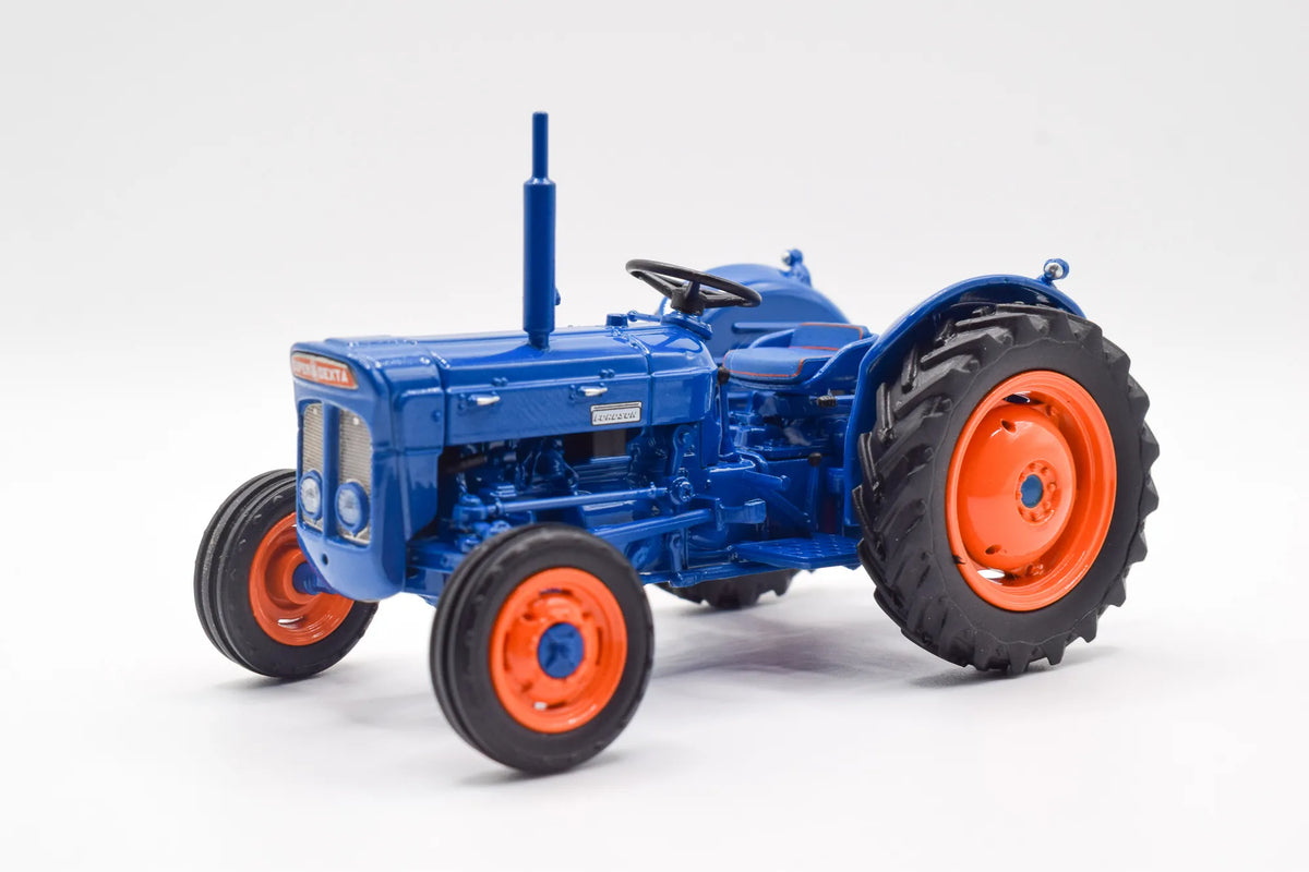 Fordson Super Dexta Model Tractor 1:32 Scale Die‑Cast by Universal Hobbies (1962)