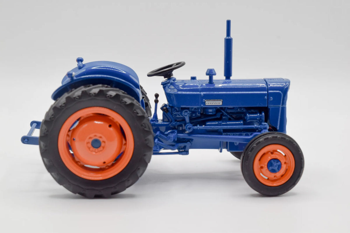 Fordson Super Dexta Model Tractor 1:32 Scale Die‑Cast by Universal Hobbies (1962)