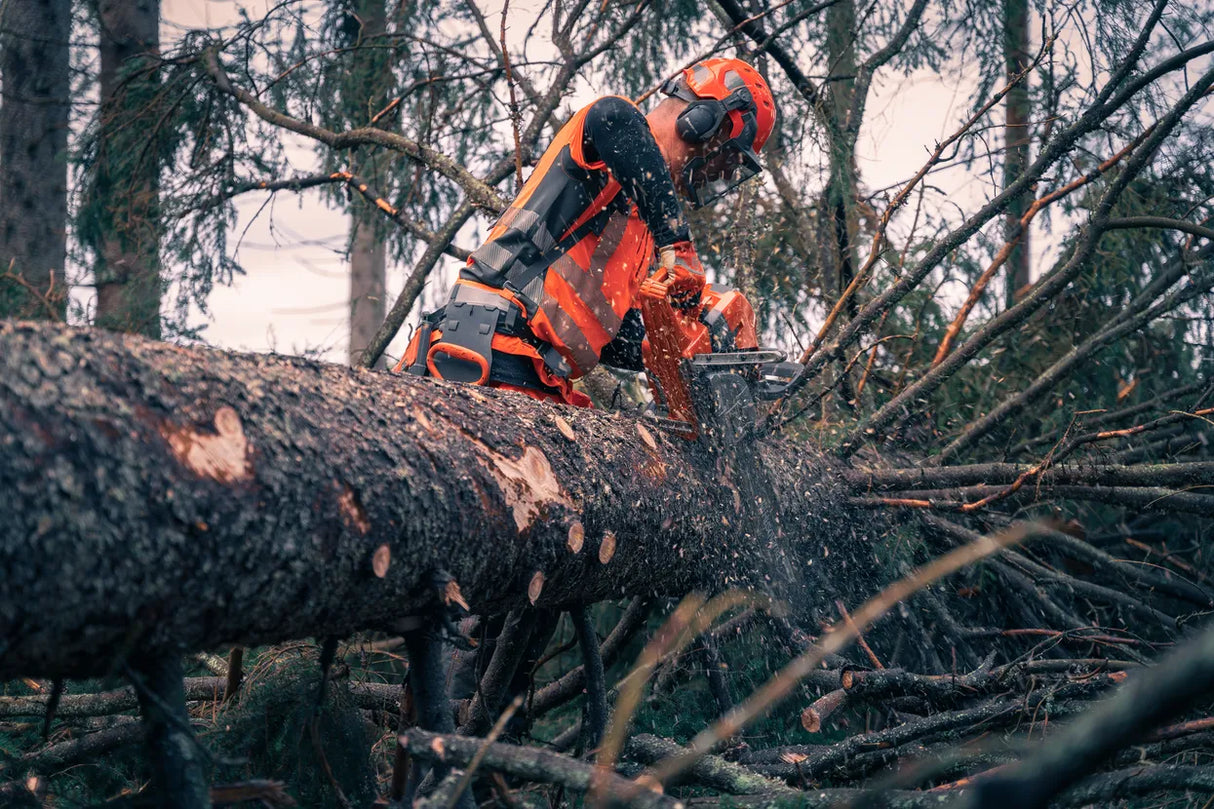 Husqvarna 592 XP Chainsaw - Premium 93cc Professional Chainsaw with 36 inch Bar