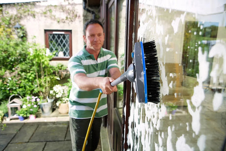 Hozelock Professional Carwash Brush with Free Shampoo - Soft Bristles & Hose Connector
