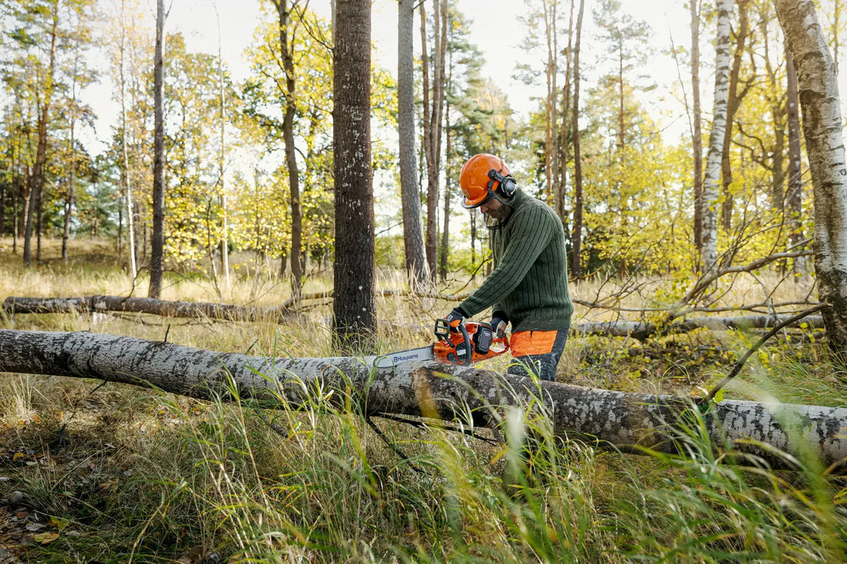 Husqvarna 435i Chainsaw - 36V Cordless, 14" Bar, Weatherproof & Brushless