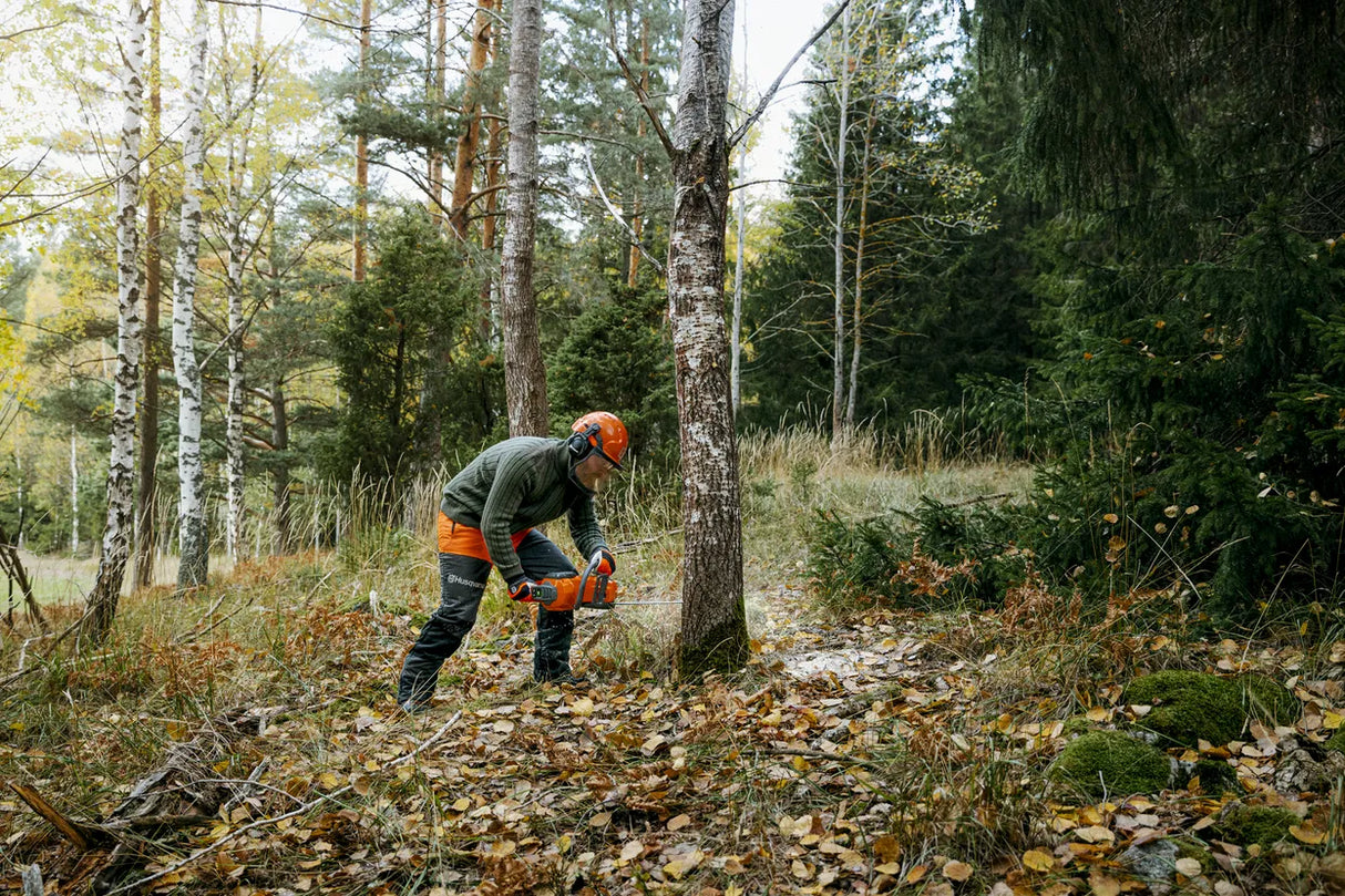 Husqvarna 435i Chainsaw - 36V Cordless, 14" Bar, Weatherproof & Brushless