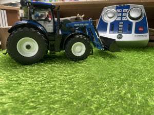Siku New Holland T7.315 with Front loader and remote-control