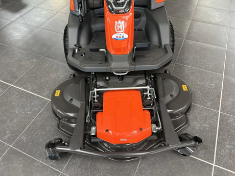 Husqvarna R 420TsX AWD Rider Lawnmower
