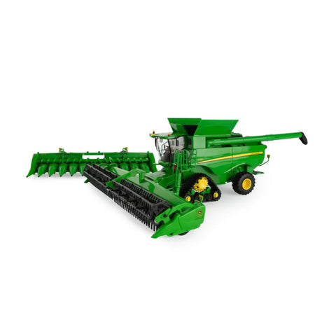 Britains 45674 John Deere S780 Tracked Combine Harvester 1:32 Scale