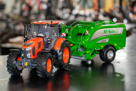 Kubota M7‑174 Model Tractor 1:32 Scale Die‑Cast with Weights by Universal Hobbies