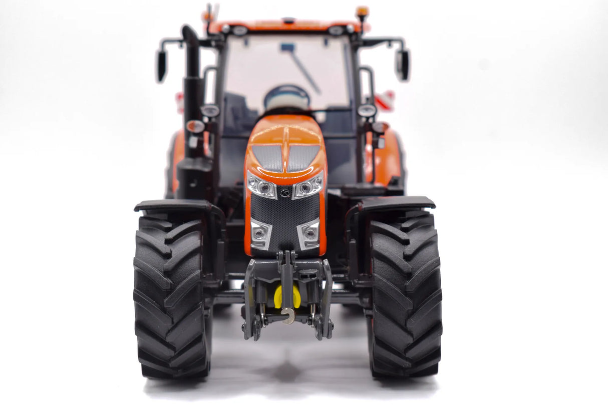 Kubota M7‑174 Model Tractor 1:32 Scale Die‑Cast with Weights by Universal Hobbies