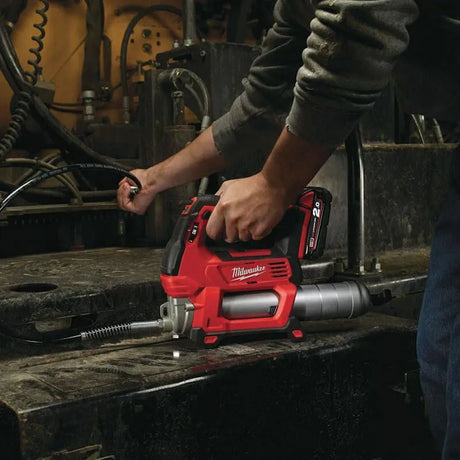 Milwaukee M18 Cordless Grease Gun Kit (2x5Ah)