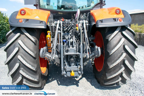 Kubota M6-132