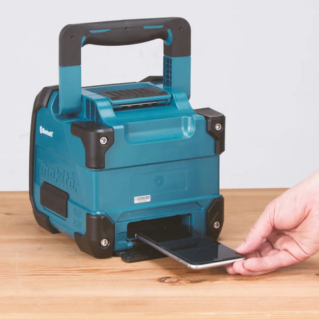 Makita DMR200 Bluetooth Speaker CXT/LXT | IP64 Rated, 12V/18V, Robust & High-Efficiency for Worksites