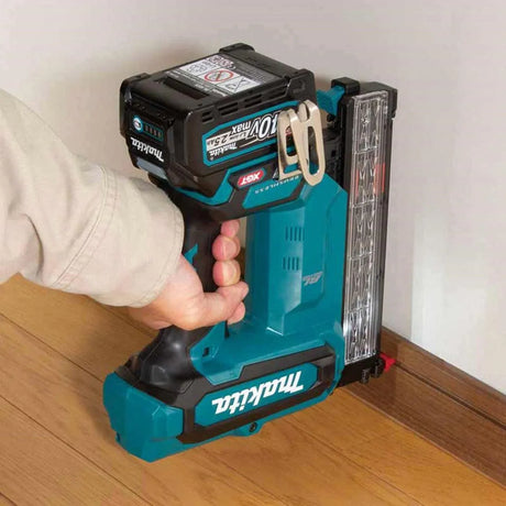 Makita FN001GD201 40mm 40V 2 x 2.5Ah Li-Ion XGT Brushless Second Fix Cordless Nail Gun | High Power & Precision