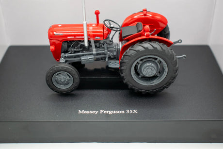 Universal Hobbies Massey Ferguson Red 35X 1:32 Model
