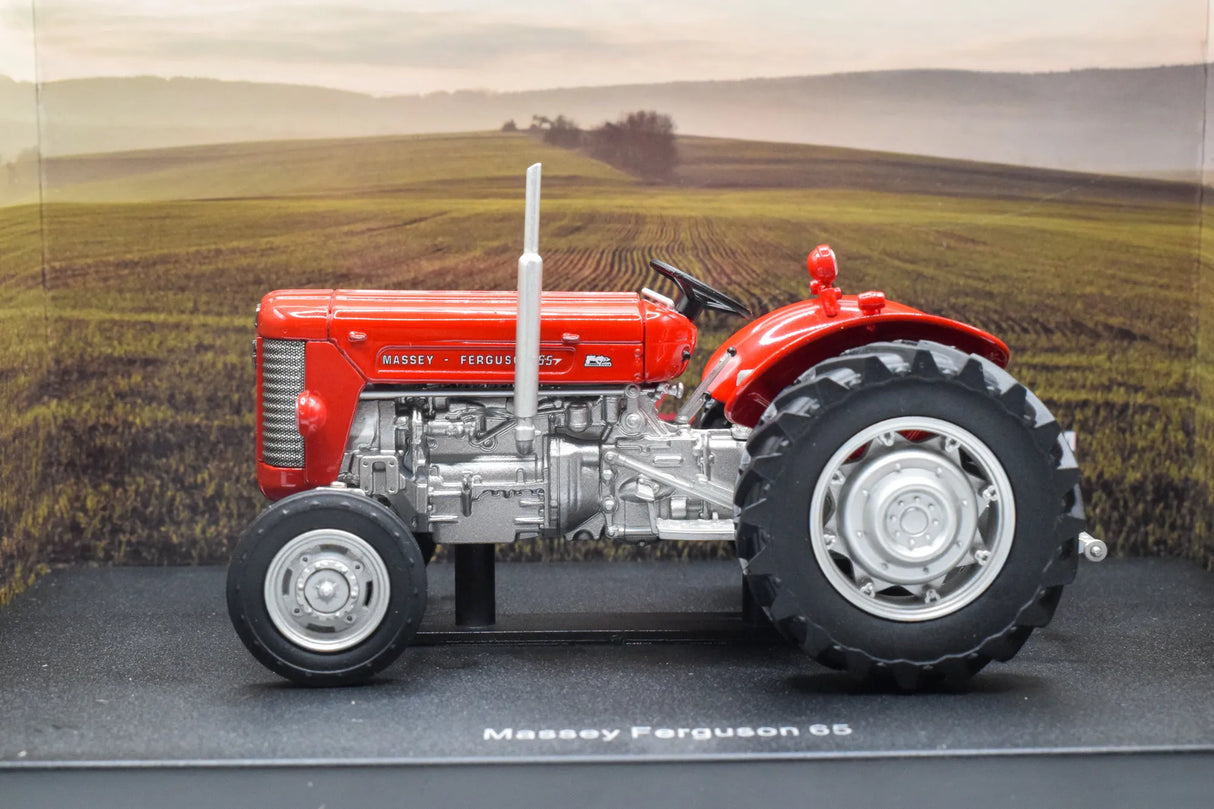 Massey Ferguson 65 Model Tractor 1:32 Scale Die‑Cast by Universal Hobbies
